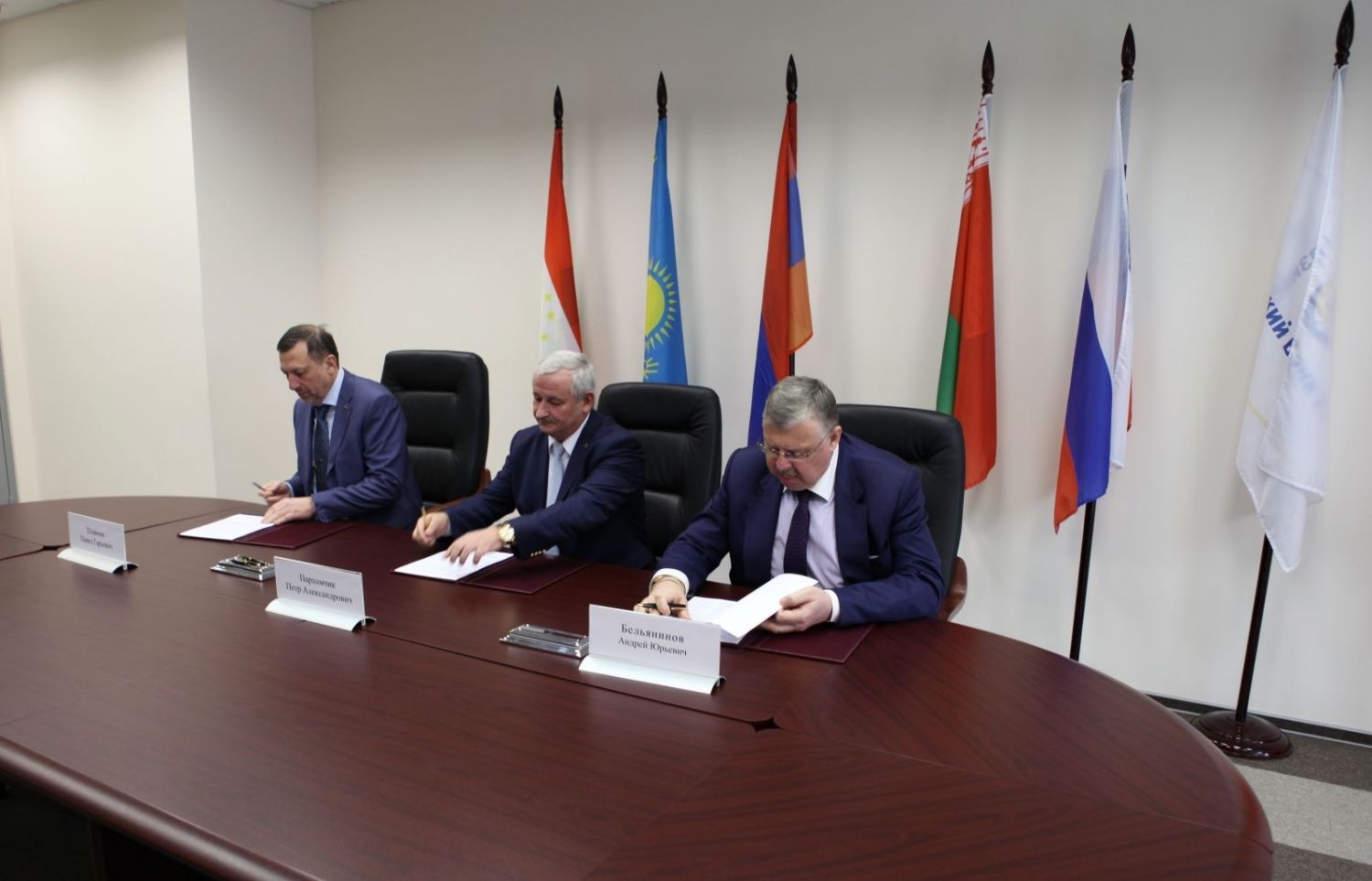 Евразийский банк развития, ОАО «БЕЛАЗ» и НПК «Звезда» подписали соглашение о сотрудничестве