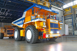 Премьера: БЕЛАЗ-7513W - газодизельный 130-тонный самосвал 
