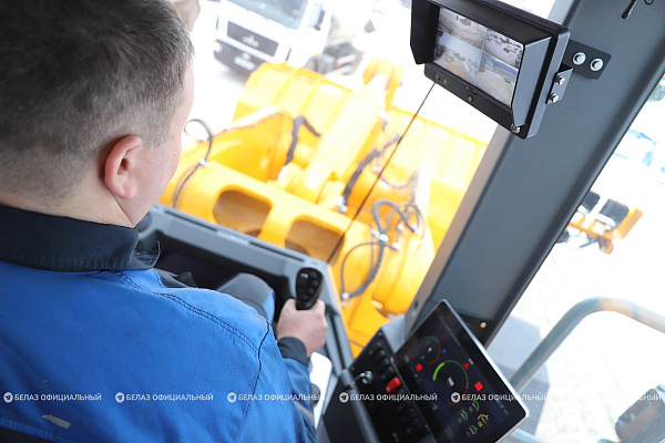 11,5 тонны груза за один подъем ковша: мощная новинка – фронтальный погрузчик БЕЛАЗ-78242 проходит испытания