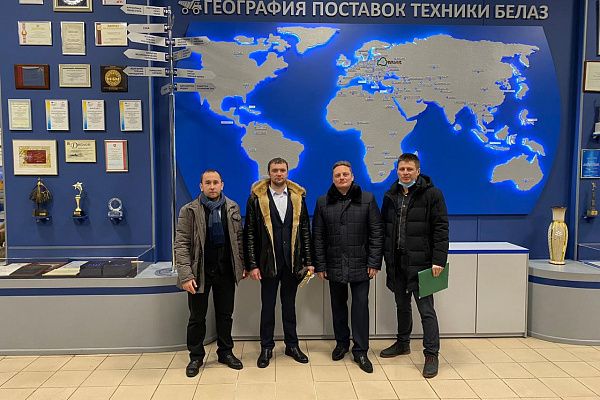 Завод БЕЛАЗ посетил представитель АО «Сусуманзолото»