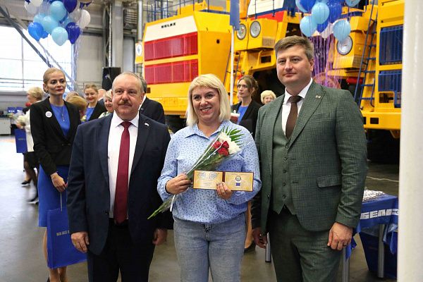 В  этом году день открытых дверей на заводе БЕЛАЗ стал самым массовым.