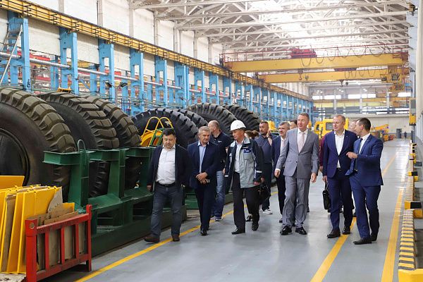 Горняки АО «Оренбургские минералы» посетили ОАО «БЕЛАЗ»