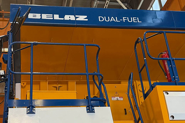 Премьера: БЕЛАЗ-7513W - газодизельный 130-тонный самосвал 