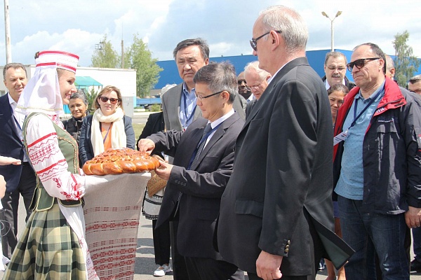 ОАО «БЕЛАЗ» посетили главы дипломатического корпуса и международных организаций
