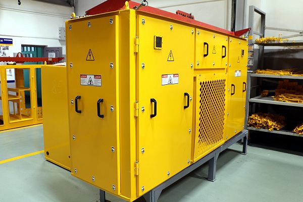 Разработан силовой шкаф управления трансмиссией переменного тока для 220-240-тонных БЕЛАЗ.