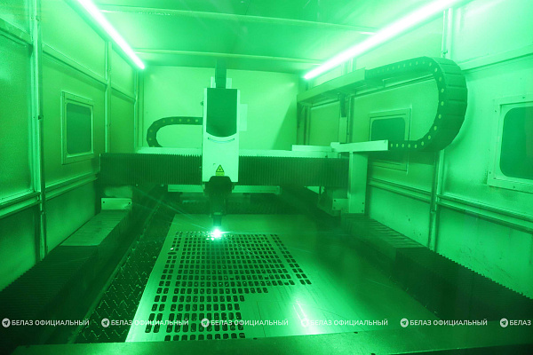 Оптоволоконный лазер: на БЕЛАЗе внедрена технология лазерной резки металла