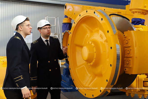 Чемпионы юбилейного BELAZ CHALLENGE прошли стажировку в компании «БЕЛАЗ»