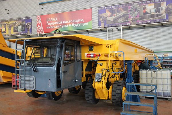 Новый 150-тонный тяжеловоз «БЕЛАЗ» для Оскольского ЭМК