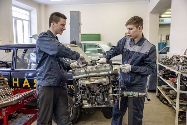 Компания СКМ распахнет свои двери для студентов-практикантов из Колымы 