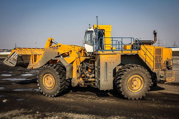 Специалисты ЮГОКа протестировали белазовский погрузчик