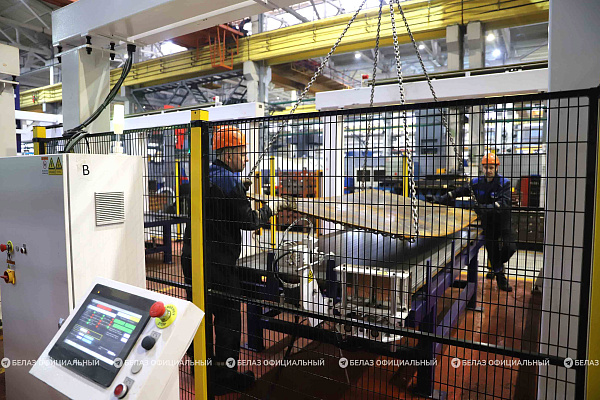 Оптоволоконный лазер: на БЕЛАЗе внедрена технология лазерной резки металла