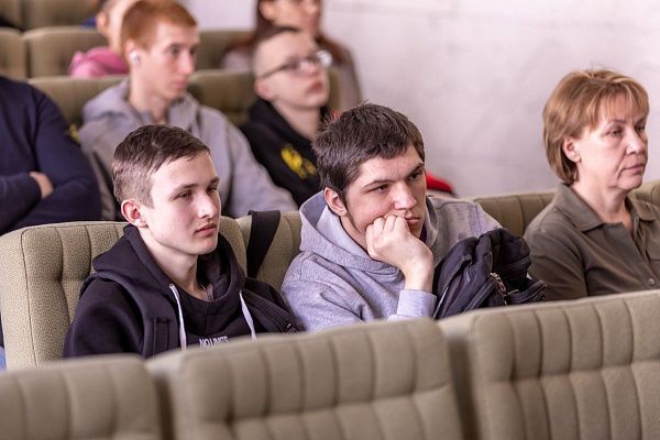 Компания СКМ распахнет свои двери для студентов-практикантов из Колымы 