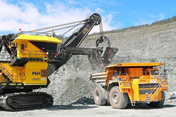 БЕЛАЗ-75313 грузоподъемностью 240 тонн пополнят парк горного транспорта Качканарского ГОКа (ЕВРАЗ)