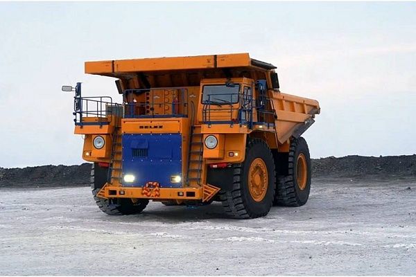 БЕЛАЗ впервые поставил 130-тонные карьерные самосвалы в Магаданскую область.