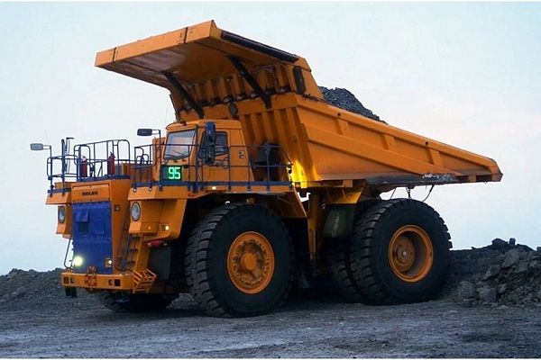 БЕЛАЗ впервые поставил 130-тонные карьерные самосвалы в Магаданскую область.