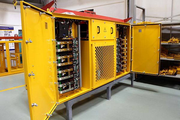 Разработан силовой шкаф управления трансмиссией переменного тока для 220-240-тонных БЕЛАЗ.