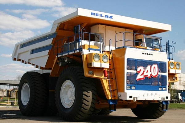 В ОАО «БЕЛАЗ» собран новый самосвал БЕЛАЗ-75318 