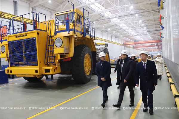 Делегация Чукотского автономного округа выразила интерес к карьерной технике БЕЛАЗ