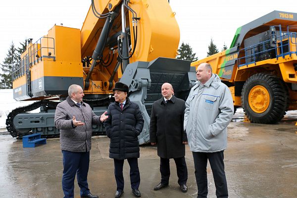 Завод БЕЛАЗ посетили представители парламента Татарстана. 