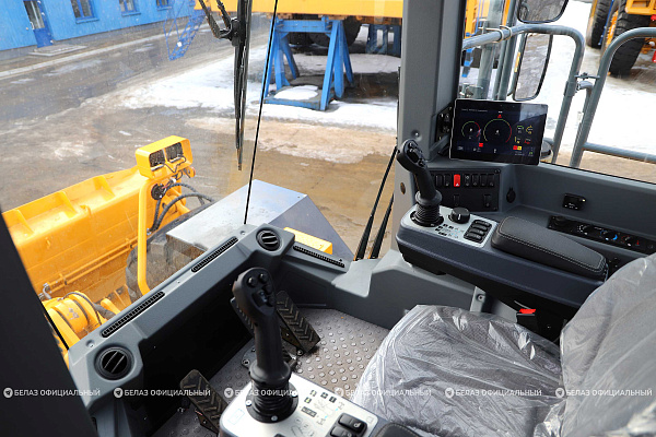 Большие возможности: стартовали заводские испытания нового бульдозера БЕЛАЗ-78542