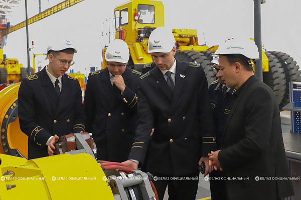 Чемпионы юбилейного BELAZ CHALLENGE прошли стажировку в компании «БЕЛАЗ»