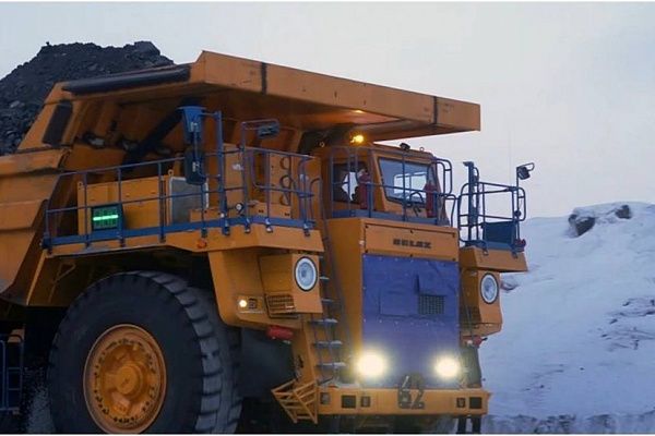 БЕЛАЗ впервые поставил 130-тонные карьерные самосвалы в Магаданскую область.