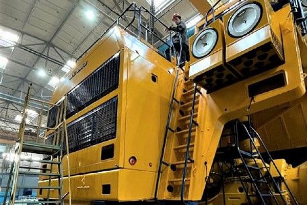 220-тонный БЕЛАЗ с двигателем Коломенского завода